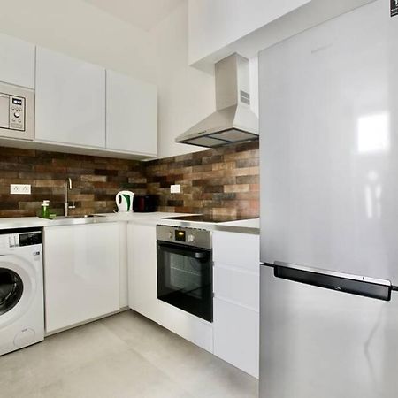 Premium Apartment By Hi5 - Central 3 Bedroom ブダペスト エクステリア 写真
